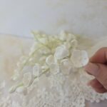 Mini kwiatki z foamiranu 9cm białe – Ozdoba do ramek z aniołkiem i makramy MZ28