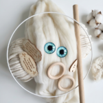 Zestaw DIY Sowa: wełna czesankowa + tabliczka dla nauczyciela ZS09 Ecru