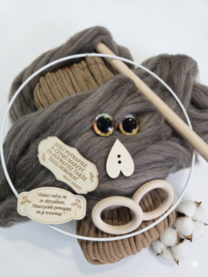 Zestaw DIY Sowa: wełna czesankowa + tabliczka dla nauczyciela ZS02 Brąz