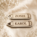 Tabliczka ołówek ze sklejki do ramki z makramą – Personalizowana 3,5x1cm N1009