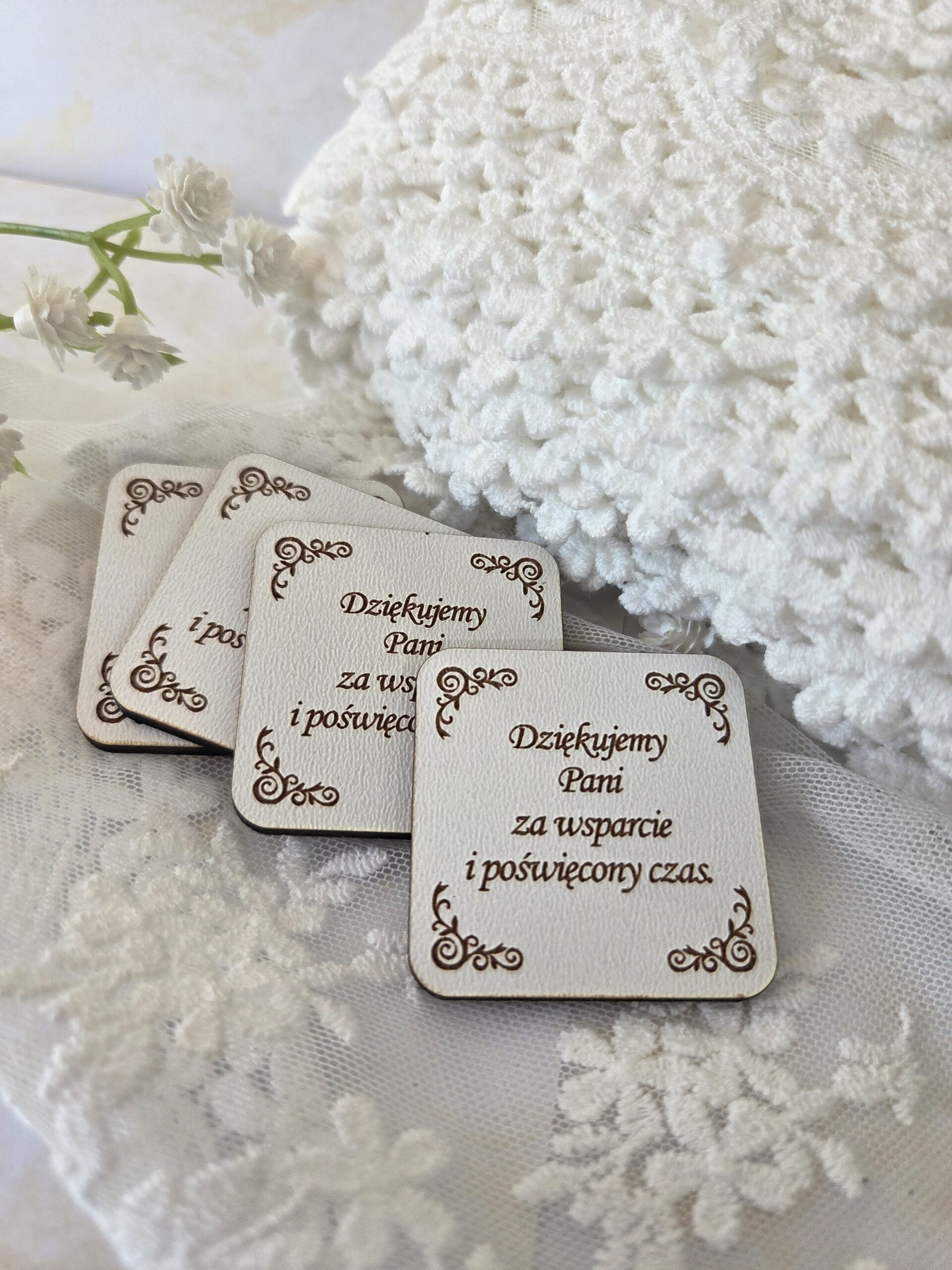 Tabliczka z podziękowaniami dla Nauczyciela 4x4cm – Biały HDF grawerowany do makramy H542