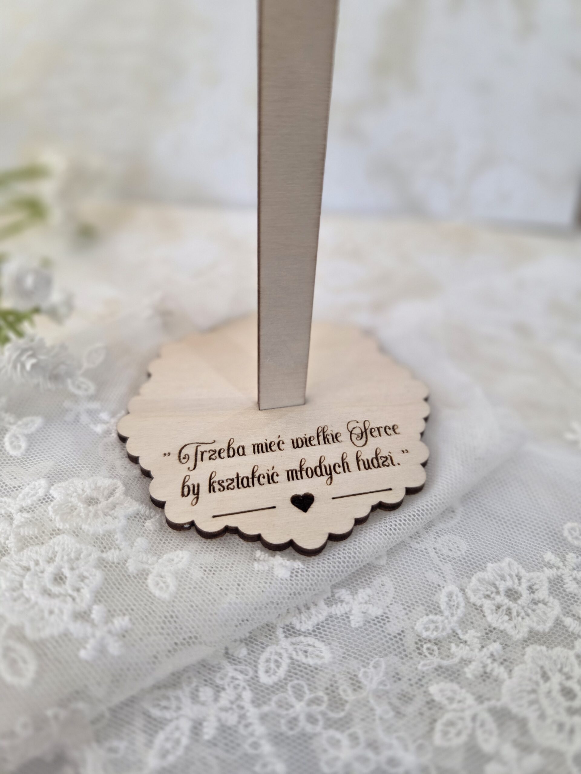 Skrzydła stojące z podstawką dla aniołka z makramy dla Nauczyciela12x15cm N998 - obrazek 2