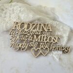 Wycinany napis ze sklejki do ramek makramowych„Rodzina – tu zaczyna się życie...” 12,5x7,5cm N997