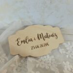 Drewniana tabliczka ślubna grawerowana ze sklejki personalizowana 8x4,5cm 50 znaków N1018