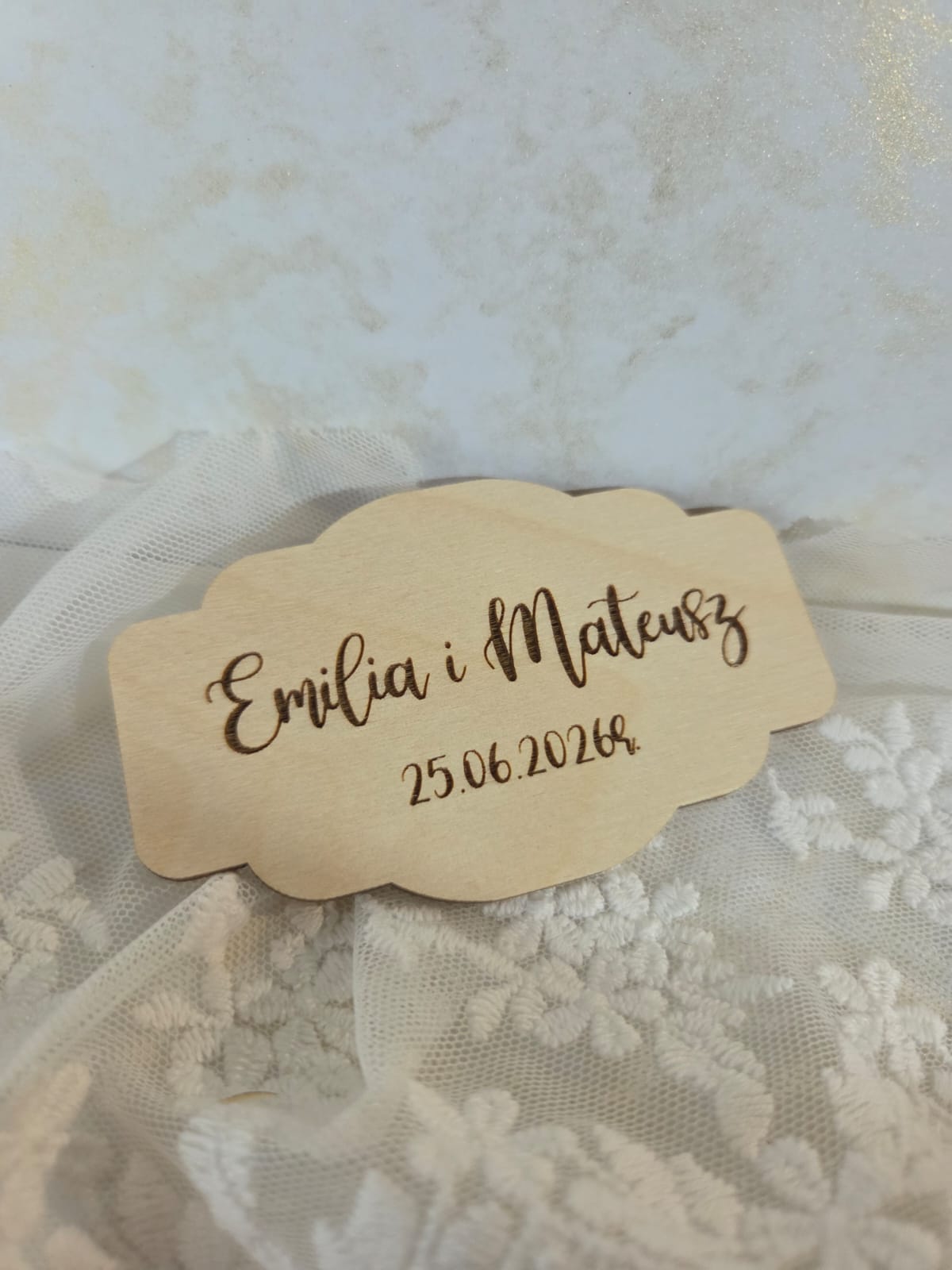 Drewniana tabliczka ślubna grawerowana ze sklejki personalizowana 8x4,5cm 50 znaków N1018