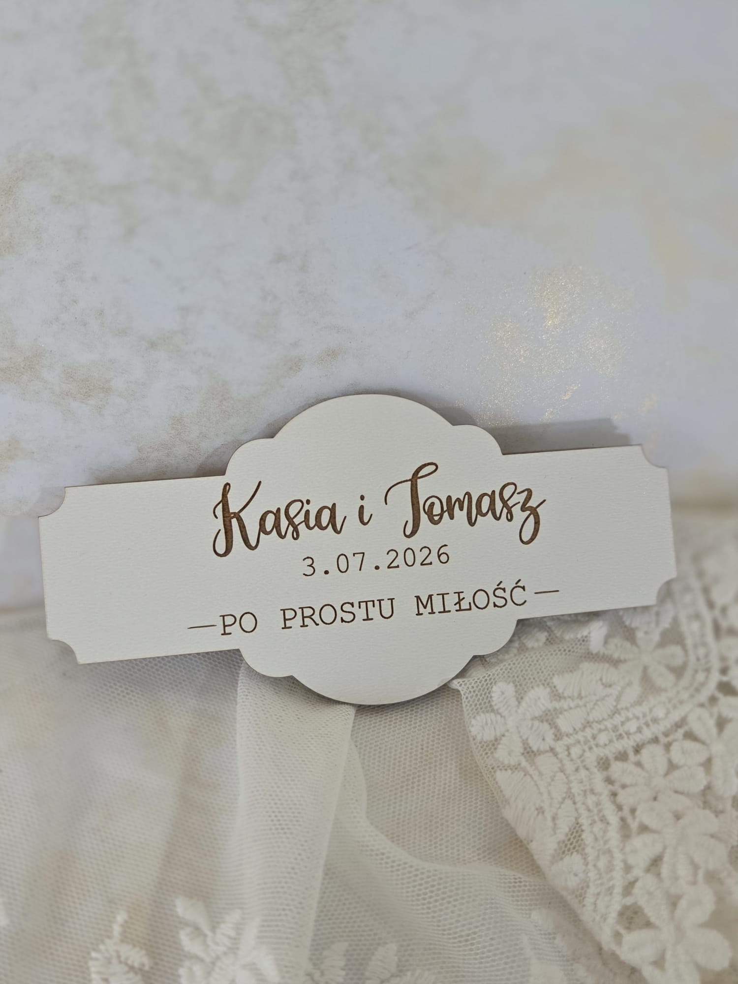 Tabliczka ślubna z białego HDF personalizowana grawer imiona data 10x5 H550 50 znaków