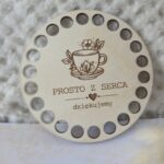 Baza do szydełkowania podkładka pod kubek 10cm – Dla Nauczyciela SH39