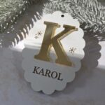 Bombka z imieniem złota plexi i biały HDF personalizowana 9x6cm ZH2