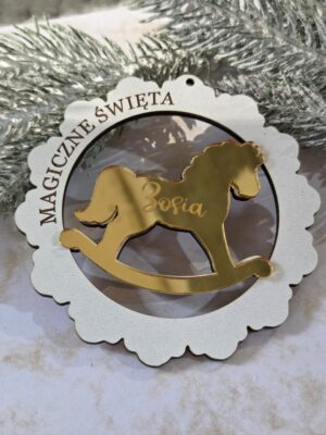 Bombka z imieniem złota plexi i biały HDF personalizowana 9,5cm ZH4