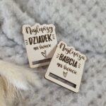 Grawerowana zakładka do książki ze sklejki – Baza na Dzień Babci i Dziadka 6x4,5cm N1212