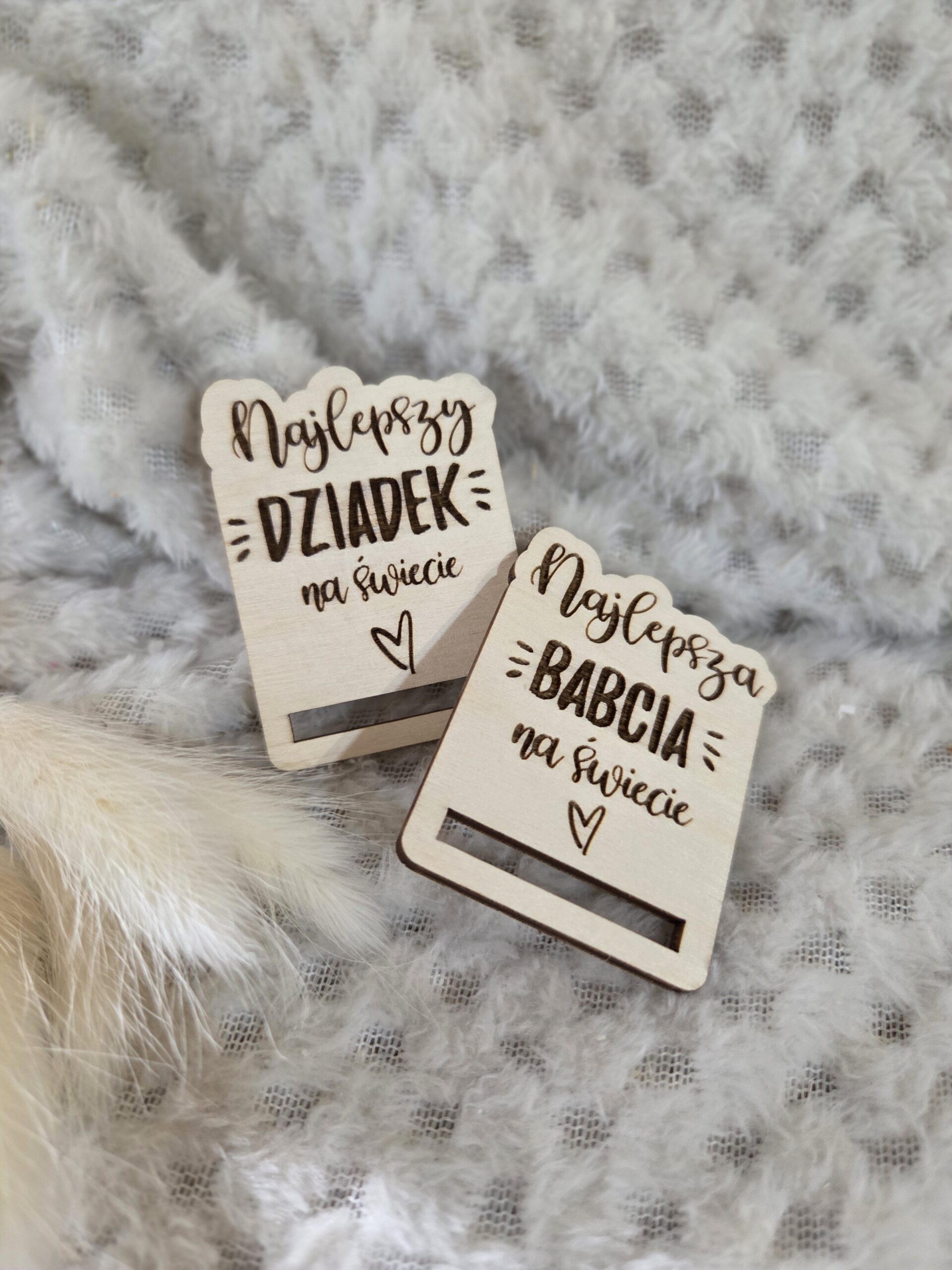 Grawerowana zakładka do książki ze sklejki – Baza na Dzień Babci i Dziadka 6x4,5cm N1212