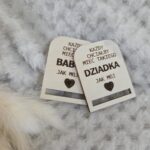 Grawerowana zakładka do książki ze sklejki – Baza na Dzień Babci i Dziadka 5x4cm N1211