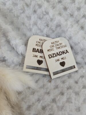 Grawerowana zakładka do książki ze sklejki – Baza na Dzień Babci i Dziadka 5x4cm N1211